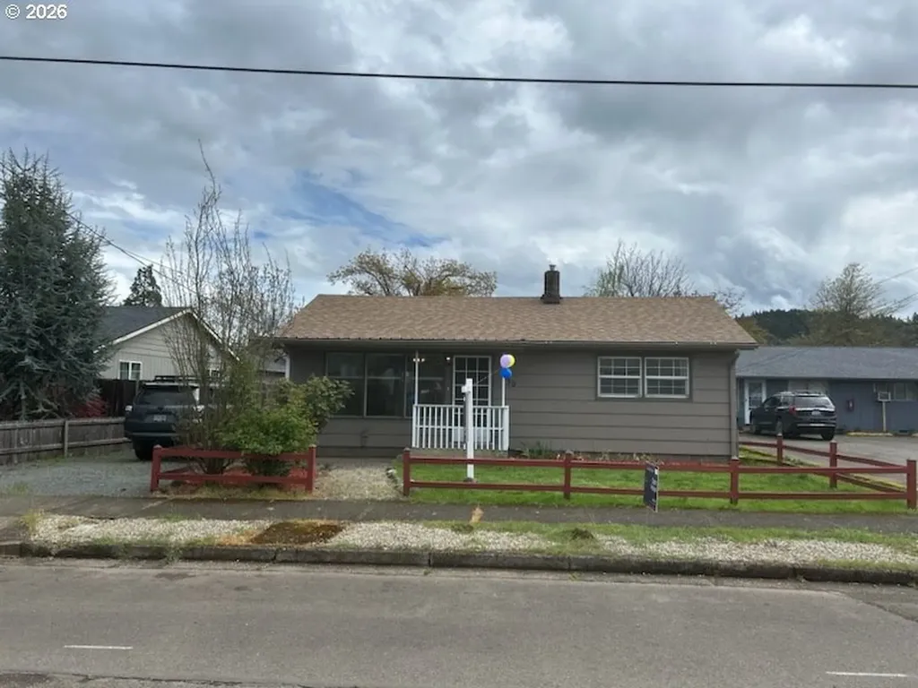 830 S 7th Street Cottage Grove OR 97424