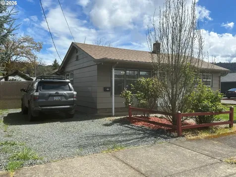 830 S 7th Street Cottage Grove OR 97424