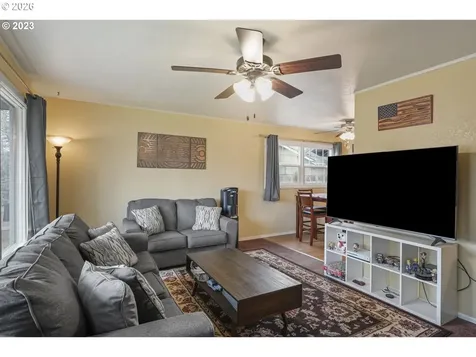 830 S 7th Street Cottage Grove OR 97424