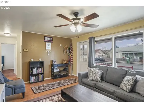 830 S 7th Street Cottage Grove OR 97424