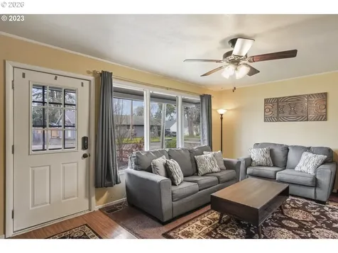 830 S 7th Street Cottage Grove OR 97424