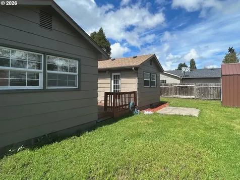 830 S 7th Street Cottage Grove OR 97424