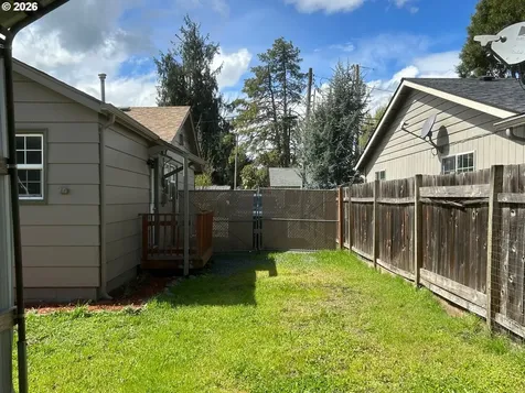 830 S 7th Street Cottage Grove OR 97424
