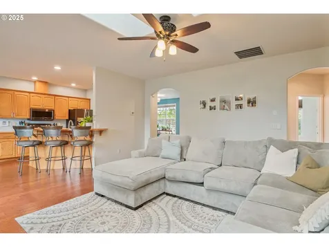1433 Travis Street Kelso WA 98626