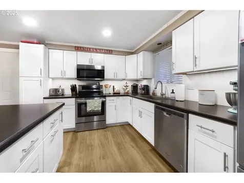 402 S 44th Street Springfield OR 97478