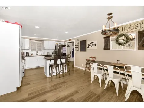 402 S 44th Street Springfield OR 97478