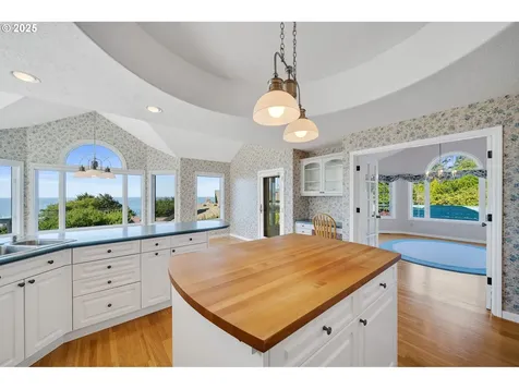 8040 Kahnie Trail Loop Nehalem OR 97131