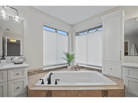16930 SW Ledgestone Drive Beaverton OR 97007