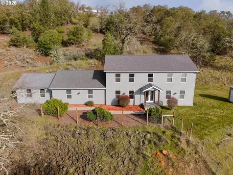 3257 NE Follett Street Roseburg OR 97470