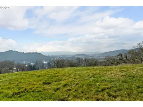 3257 NE Follett Street Roseburg OR 97470