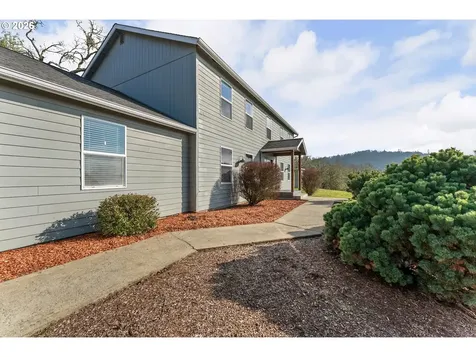 3257 NE Follett Street Roseburg OR 97470