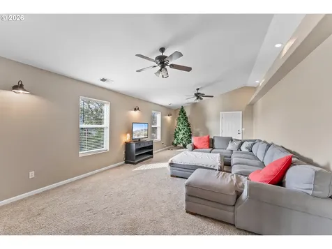 3257 NE Follett Street Roseburg OR 97470