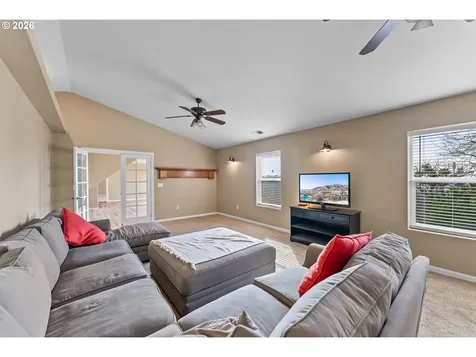 3257 NE Follett Street Roseburg OR 97470