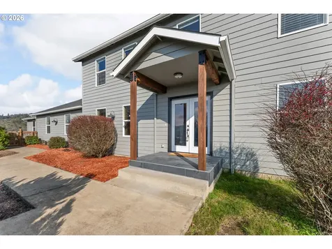 3257 NE Follett Street Roseburg OR 97470
