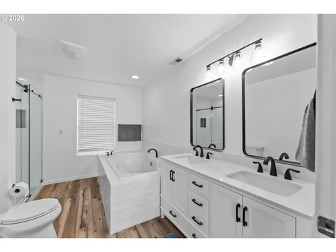 3257 NE Follett Street Roseburg OR 97470