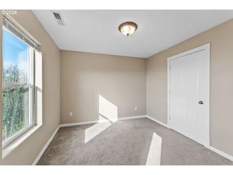3257 NE Follett Street Roseburg OR 97470