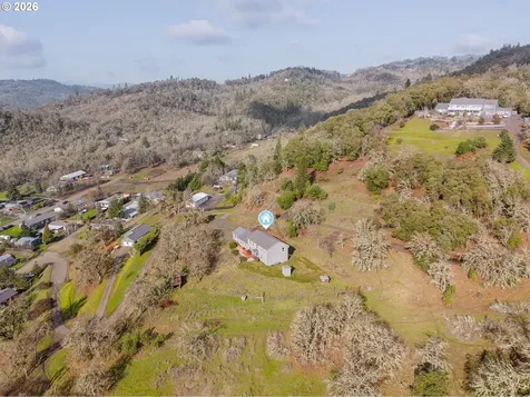 3257 NE Follett Street Roseburg OR 97470