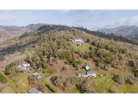 3257 NE Follett Street Roseburg OR 97470