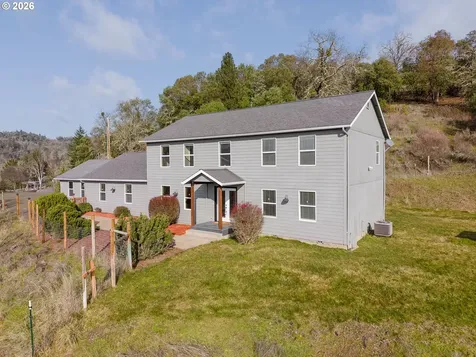 3257 NE Follett Street Roseburg OR 97470