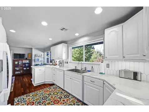 2035 Buck Street Eugene OR 97405
