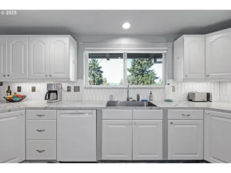 2035 Buck Street Eugene OR 97405