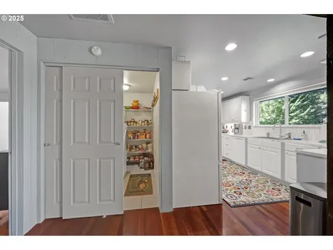 2035 Buck Street Eugene OR 97405