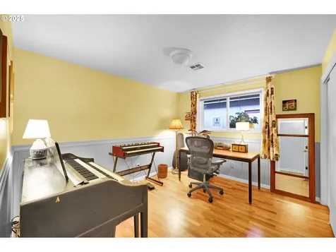 2035 Buck Street Eugene OR 97405