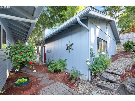 2035 Buck Street Eugene OR 97405