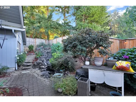 2035 Buck Street Eugene OR 97405