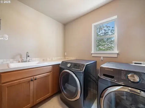 7998 SW Kelso Court Portland OR 97224