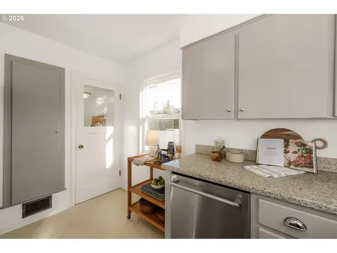 4231 SE Long Street Portland OR 97206