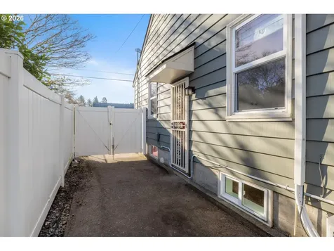 4231 SE Long Street Portland OR 97206
