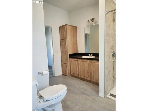 4875 NE Wyoming Circle Salem OR 97305
