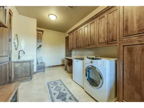27520 Erickson Road Eugene OR 97402