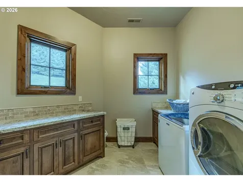 27520 Erickson Road Eugene OR 97402