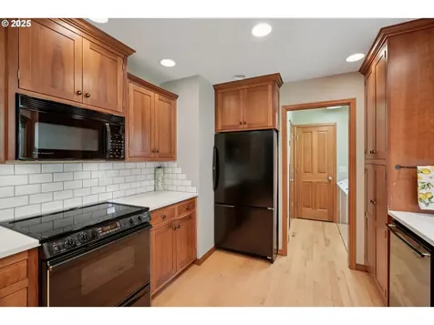 142 NE 11th Avenue Canby OR 97013