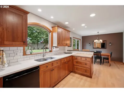 142 NE 11th Avenue Canby OR 97013