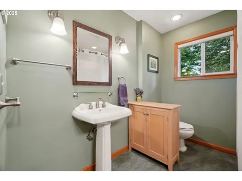 142 NE 11th Avenue Canby OR 97013