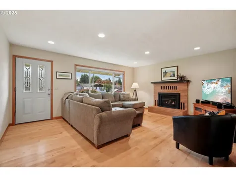 142 NE 11th Avenue Canby OR 97013