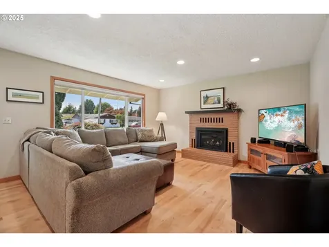 142 NE 11th Avenue Canby OR 97013