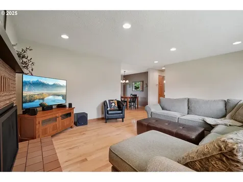 142 NE 11th Avenue Canby OR 97013