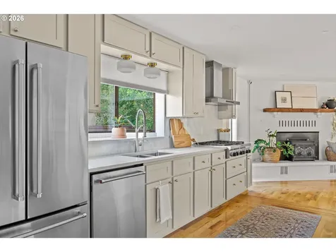 706 SE 47th Avenue Hillsboro OR 97123