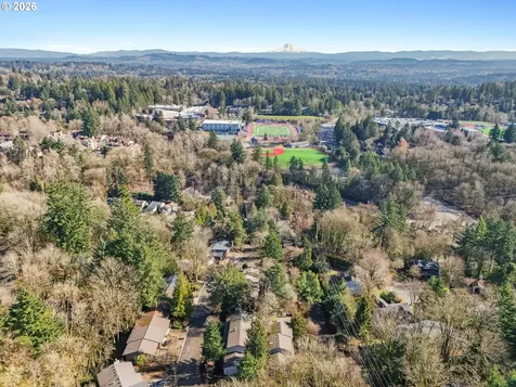 13 Mountain Circle Lake Oswego OR 97035