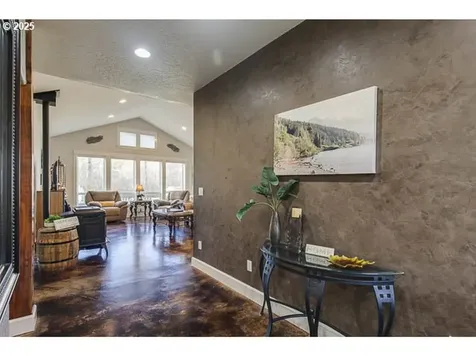 22243 E Hiawatha Road Rhododendron OR 97049