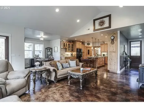 22243 E Hiawatha Road Rhododendron OR 97049