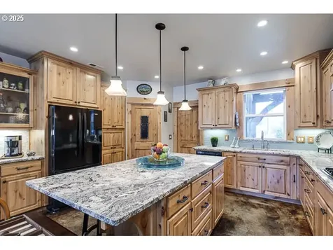 22243 E Hiawatha Road Rhododendron OR 97049