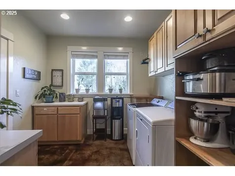 22243 E Hiawatha Road Rhododendron OR 97049