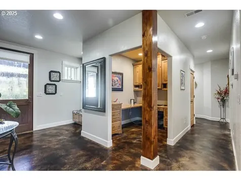 22243 E Hiawatha Road Rhododendron OR 97049