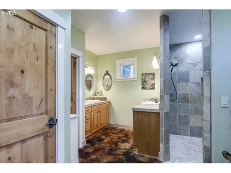 22243 E Hiawatha Road Rhododendron OR 97049