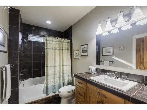 22243 E Hiawatha Road Rhododendron OR 97049
